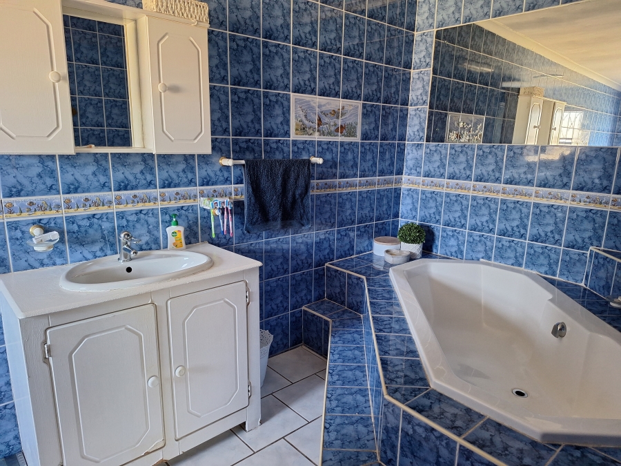 To Let 5 Bedroom Property for Rent in Retief Eastern Cape